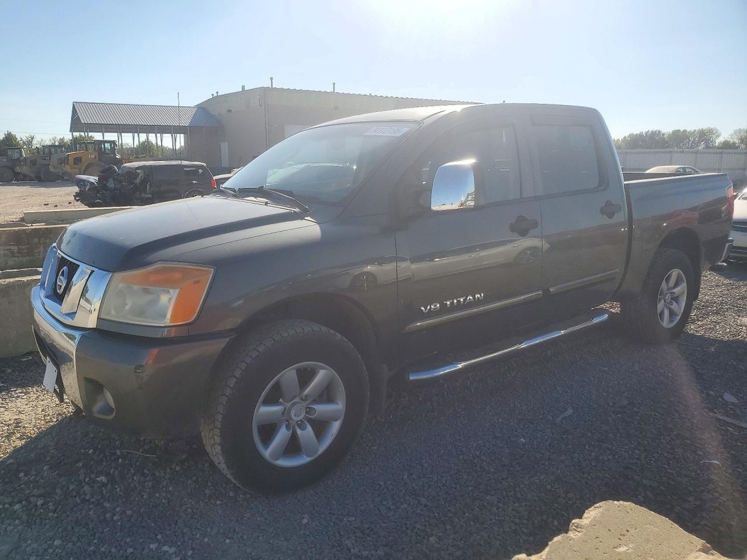 Vue de 2011 NISSAN TITAN SV, angle 1