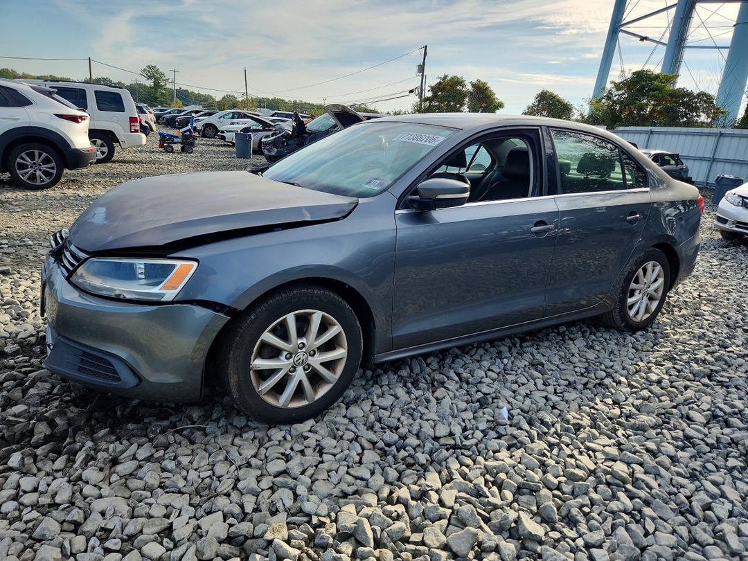 Vue de 2013 VOLKSWAGEN JETTA SE, angle 1