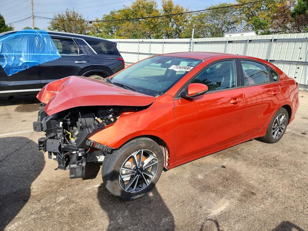 Vista de 2023 KIA FORTE LXS, ángulo 1