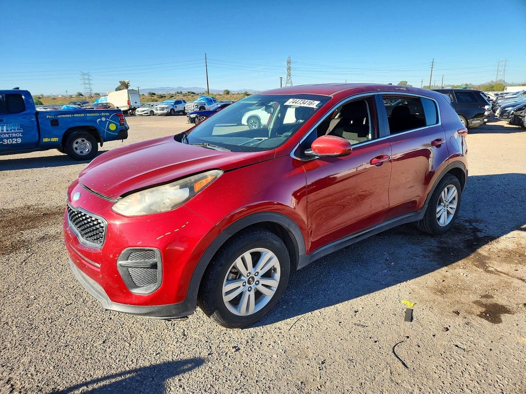 منظر 2017 KIA SPORTAGE LX، زاوية 1