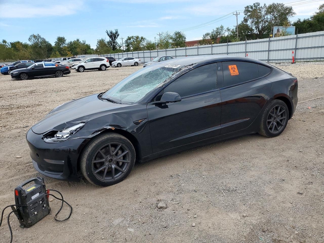 Vue de 2022 TESLA MODEL 3, angle 1