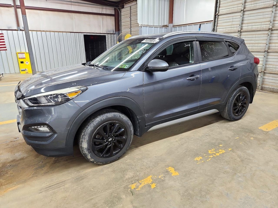 منظر 2017 HYUNDAI TUCSON SE، زاوية 1