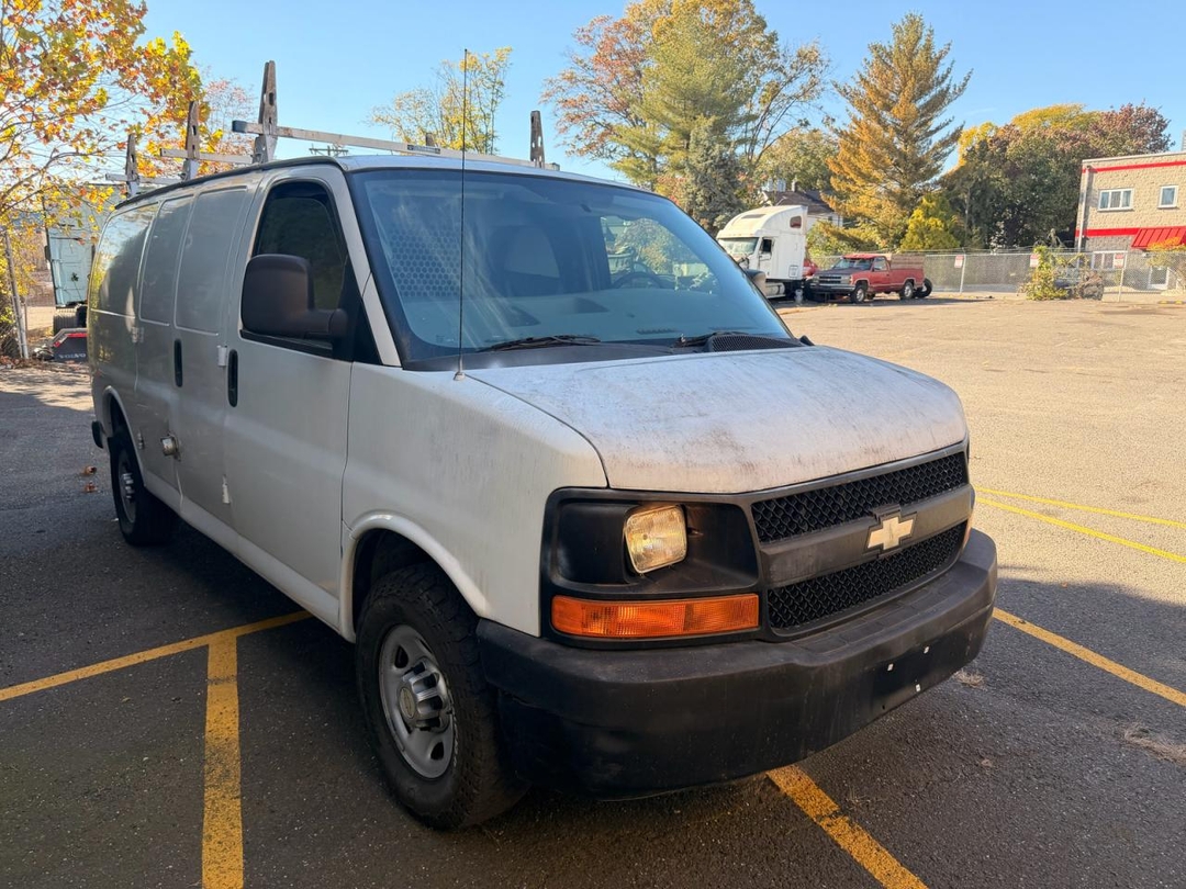 Vista de 2011 CHEVROLET EXPRESS G2500, ángulo 1