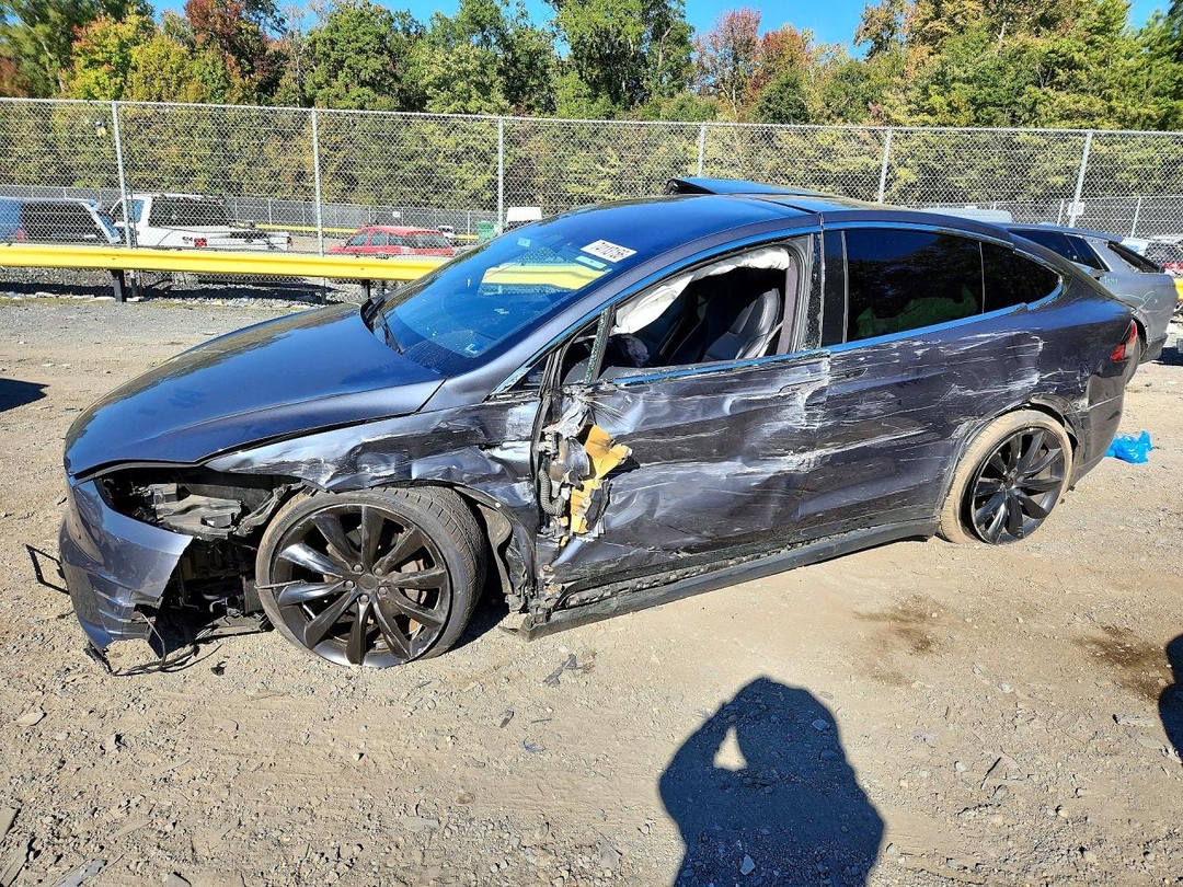 Vue de 2020 TESLA MODEL X, angle 1