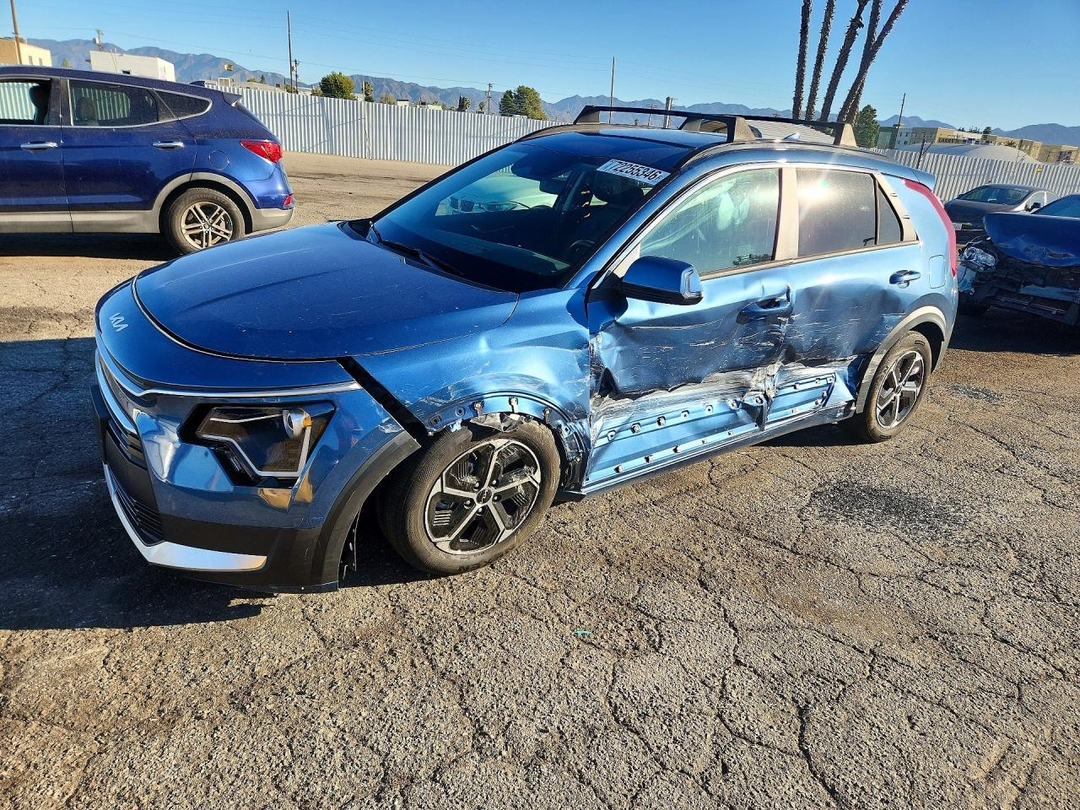 Vista de 2024 KIA NIRO EX, ángulo 1