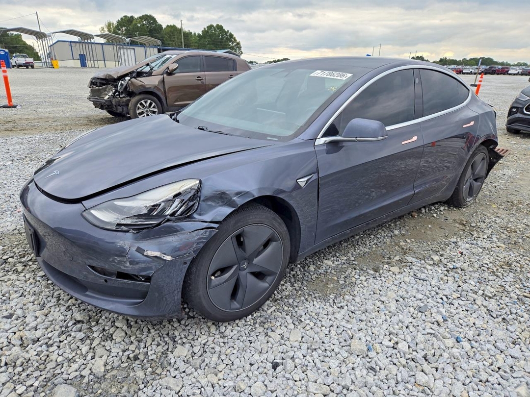 Vue de 2019 TESLA MODEL 3, angle 1