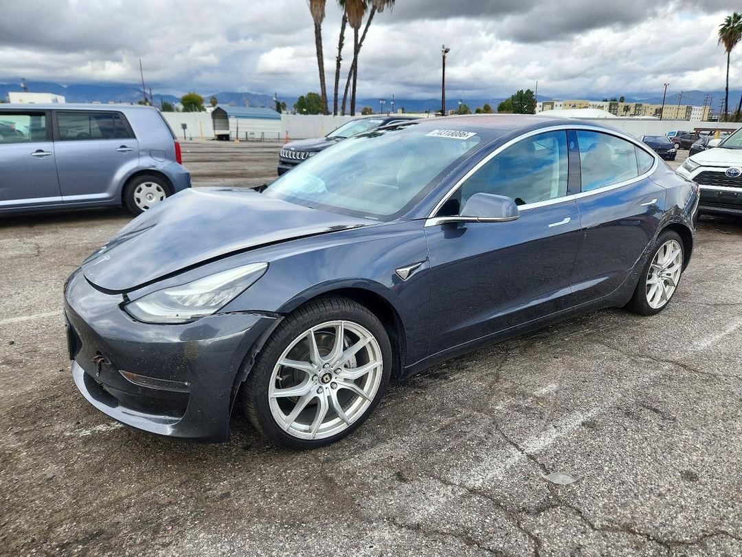 Vue de 2018 TESLA MODEL 3, angle 1