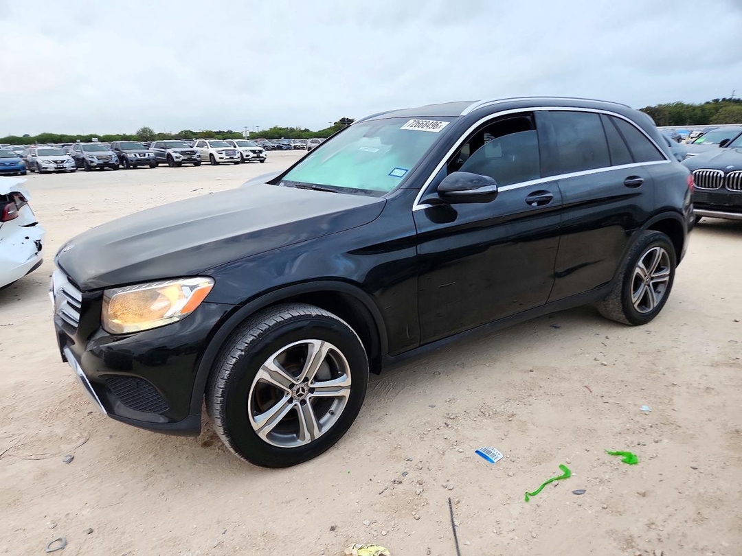 Vista de 2019 MERCEDES-BENZ GLC 300, ángulo 1