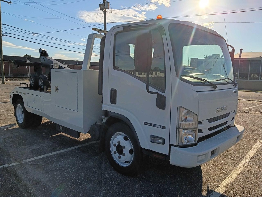 منظر 2016 ISUZU NQR، زاوية 1