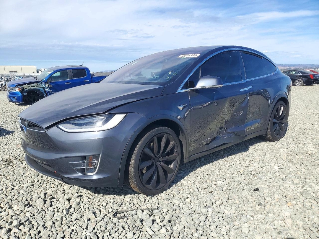 Vue de 2020 TESLA MODEL X, angle 1
