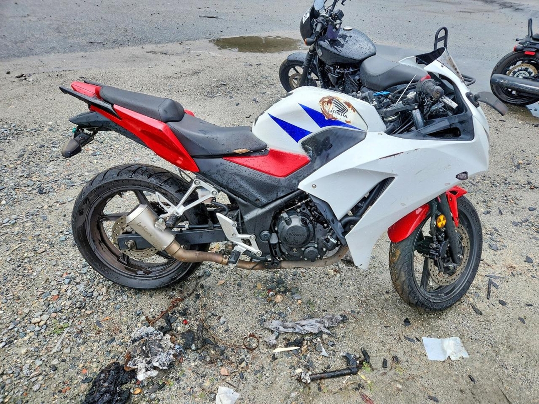 منظر 2015 HONDA CBR300 R، زاوية 1