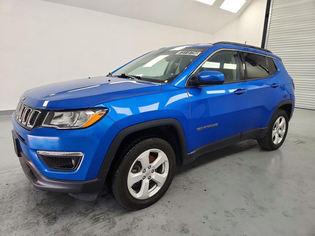منظر 2020 JEEP COMPASS LATITUDE، زاوية 1