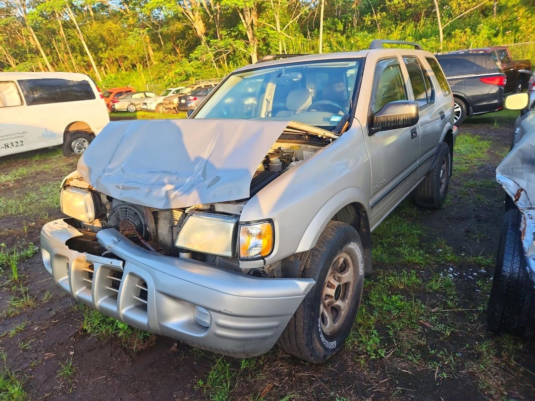 منظر 2004 ISUZU RODEO S، زاوية 1