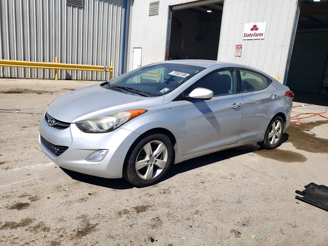 Вид 2013 HYUNDAI ELANTRA GLS, угол 1