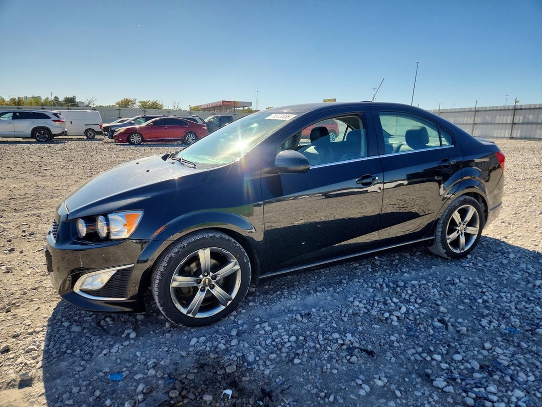 Vista de 2015 CHEVROLET SONIC RS, ángulo 1