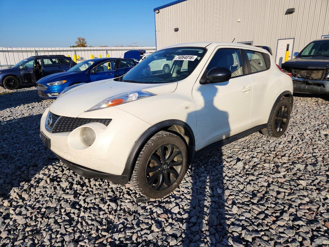 Vista de 2013 NISSAN JUKE S, ángulo 1