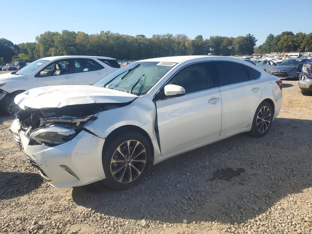 Vista de 2016 TOYOTA AVALON XLE, ángulo 1