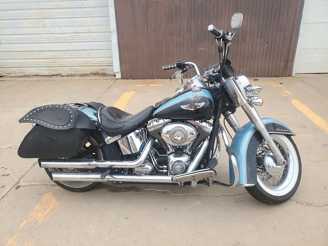 Vista de 2008 HARLEY-DAVIDSON FLSTN, ángulo 1