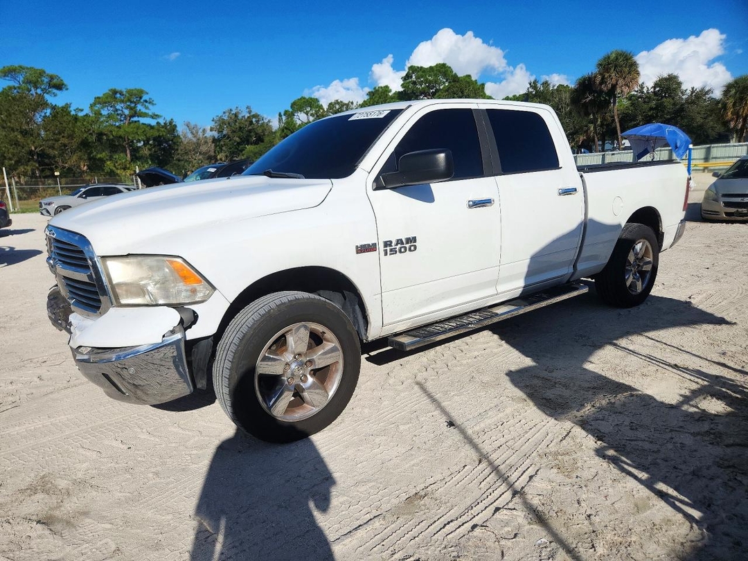 Вид 2014 RAM 1500 SLT, угол 1