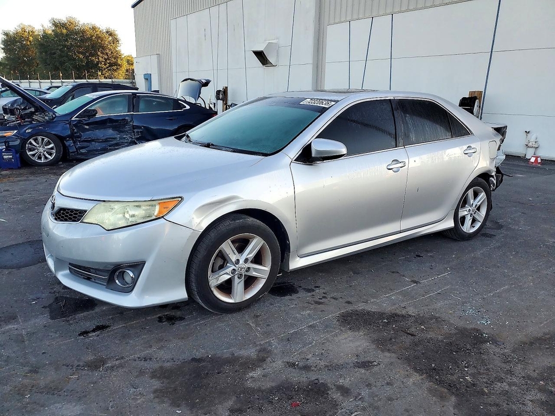 منظر 2012 TOYOTA CAMRY SE، زاوية 1