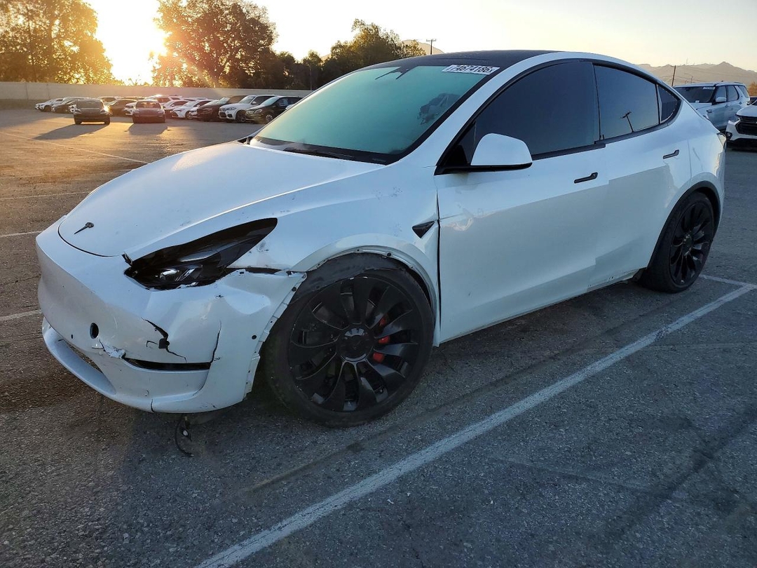 Vue de 2022 TESLA MODEL Y, angle 1
