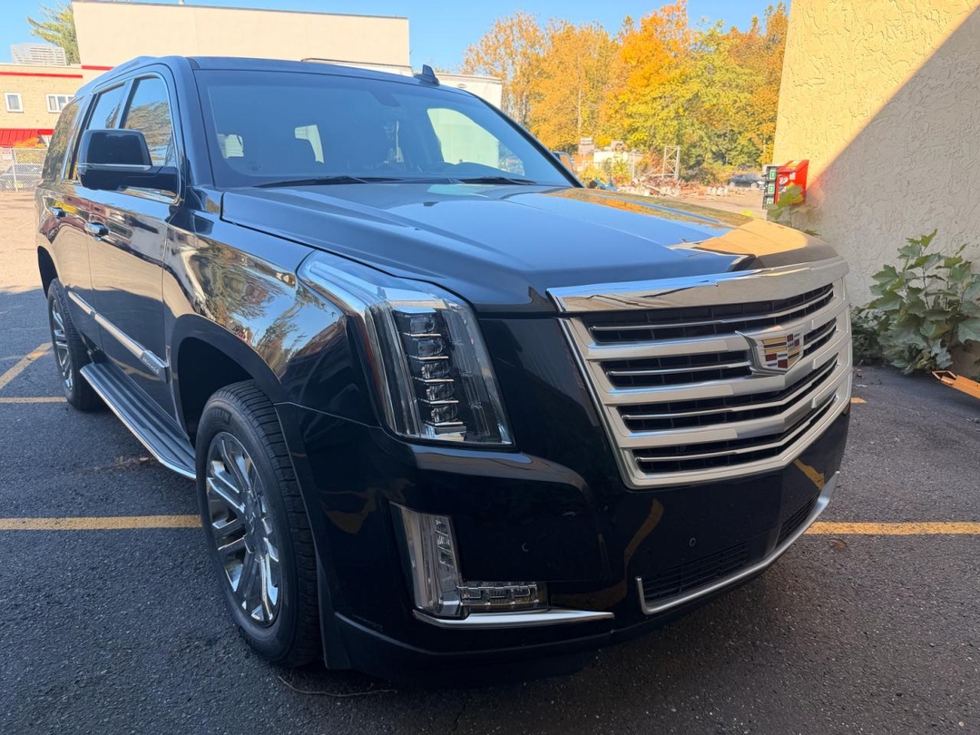 Vue de 2017 CADILLAC ESCALADE, angle 1