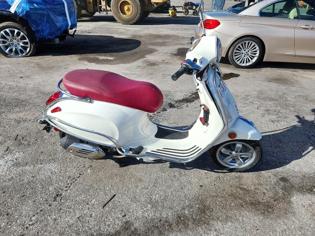 Vista de 2017 VESPA PRIMAVERA 50 4V IE, ángulo 1