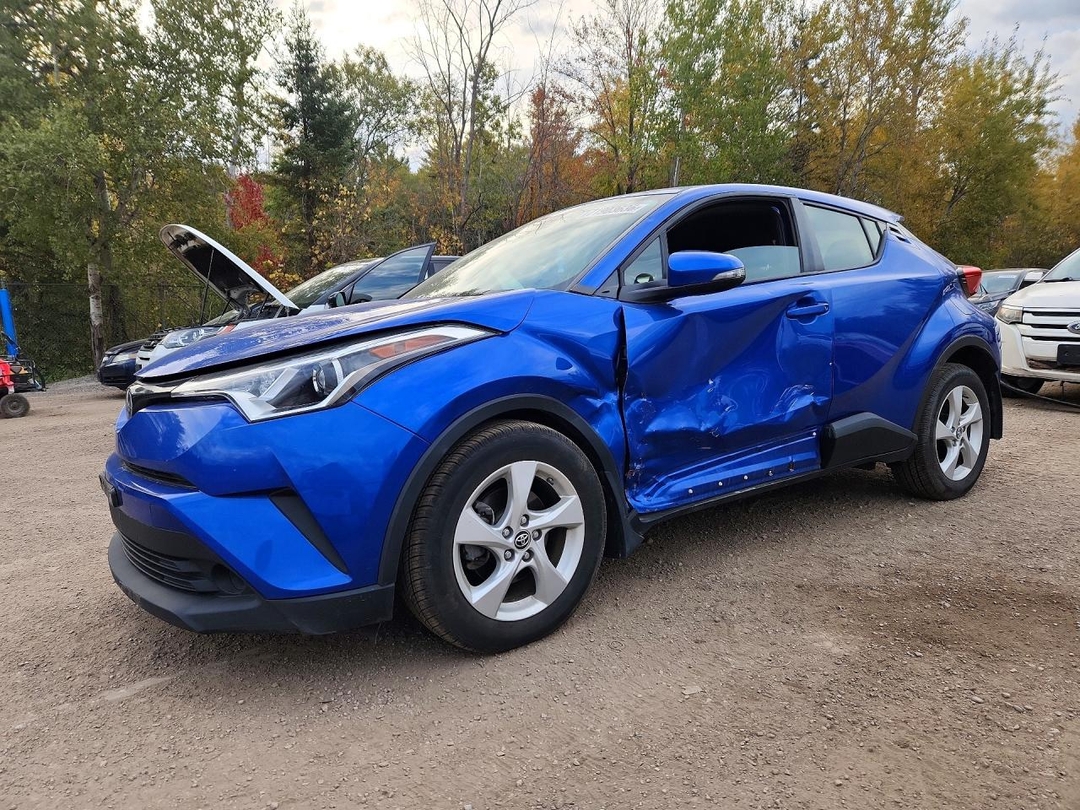 Vue de 2019 TOYOTA C-HR XLE, angle 1