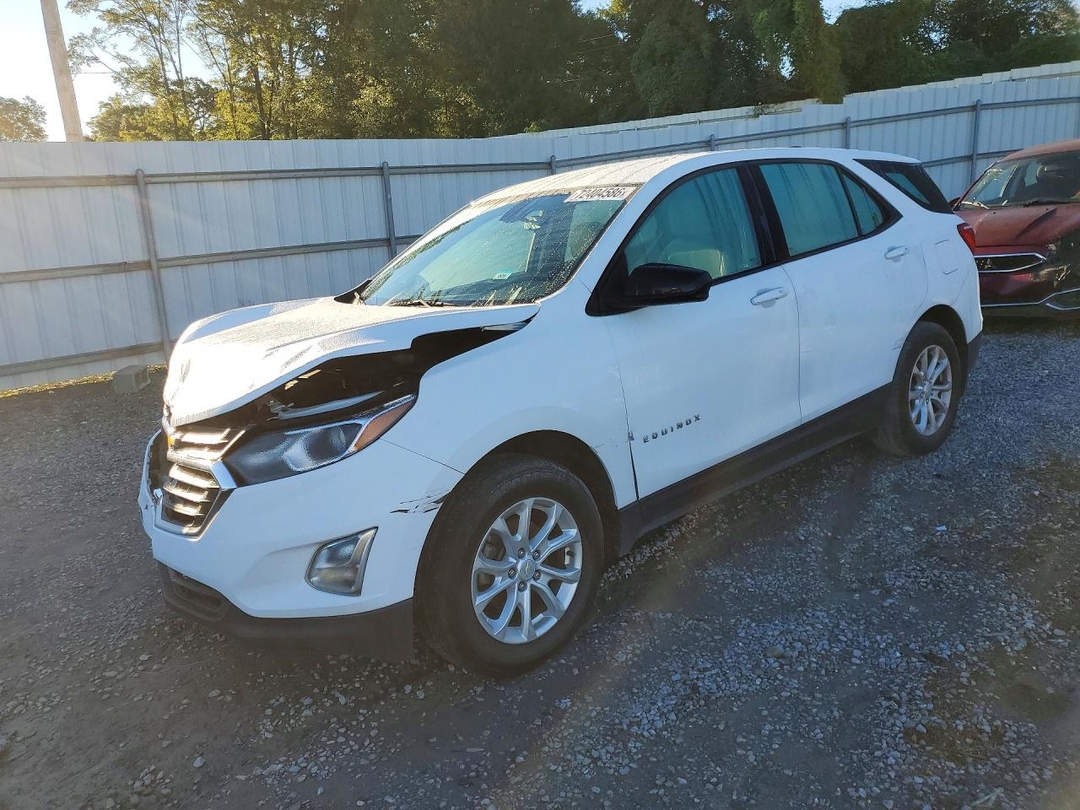 Vue de 2018 CHEVROLET EQUINOX LS, angle 1