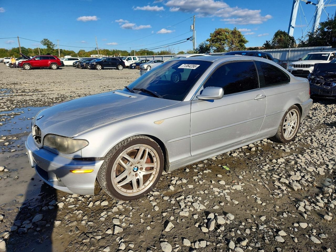 Vue de 2006 BMW 330 CI, angle 1