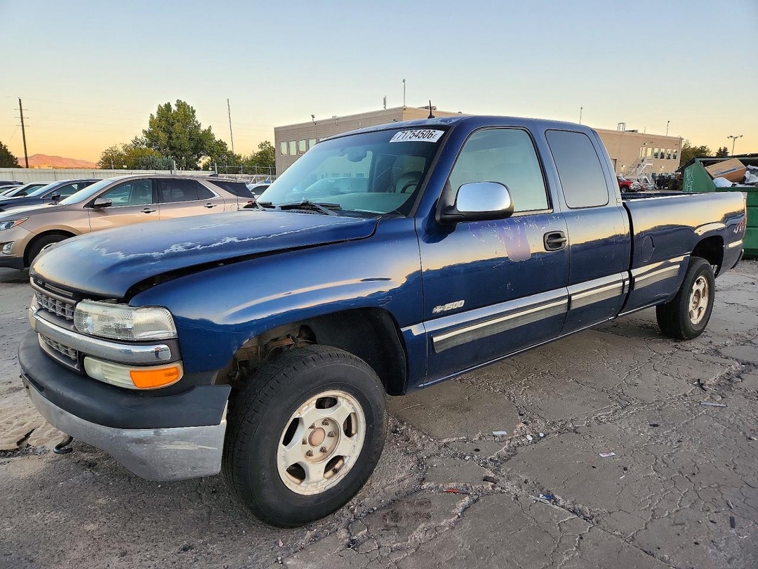 Vue de 2002 CHEVROLET SILVERADO K1500, angle 1