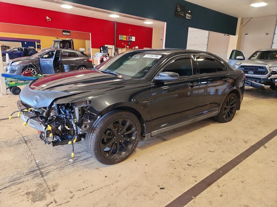 Vue de 2013 FORD TAURUS LIMITED, angle 1