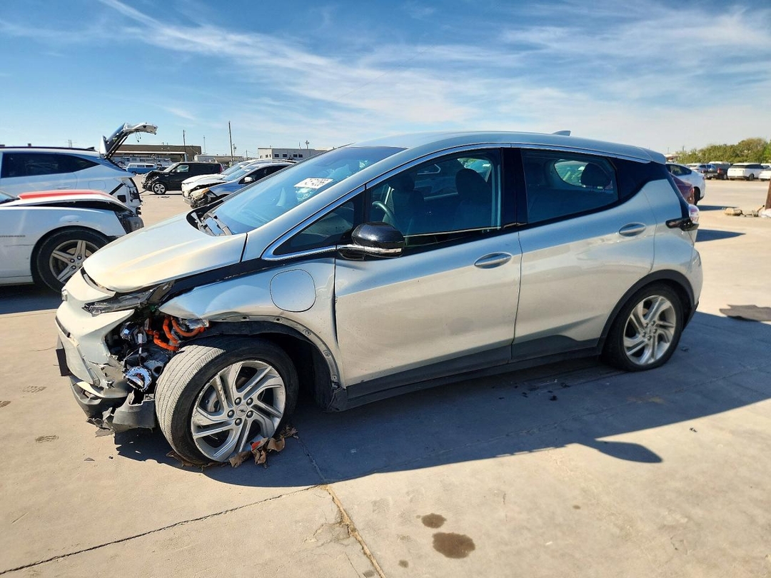 Vue de 2023 CHEVROLET BOLT EV 1LT, angle 1