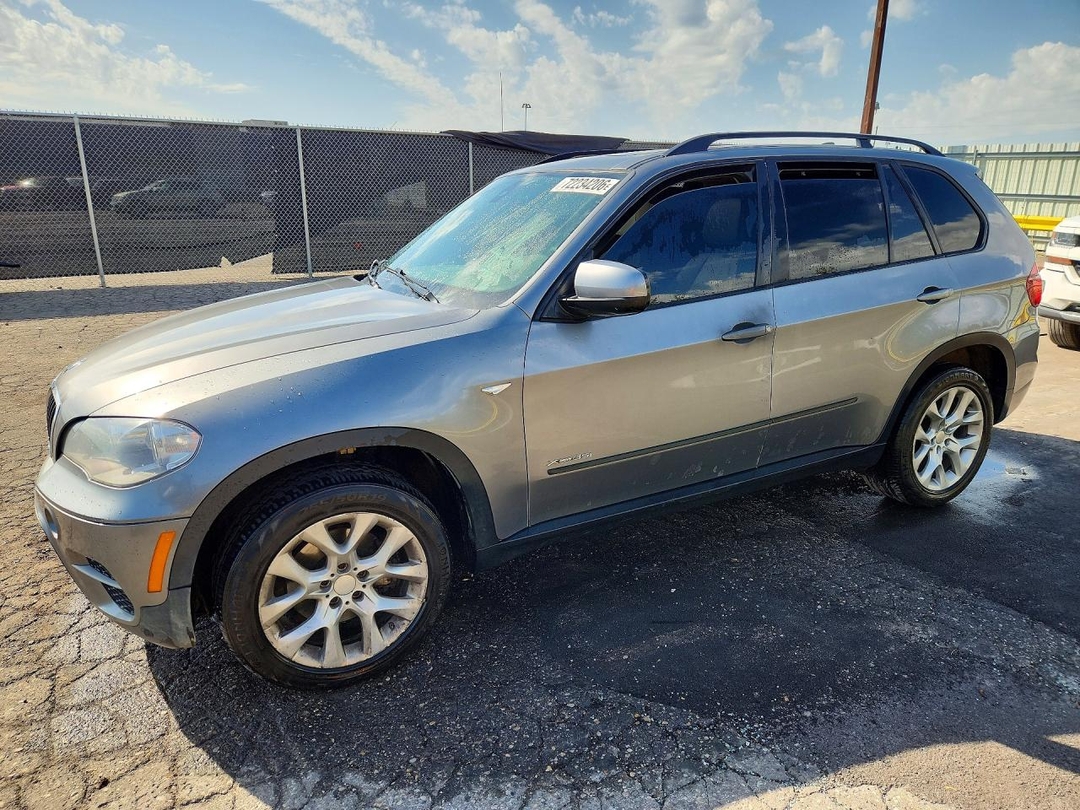 Vue de 2012 BMW X5 XDRIVE35I, angle 1