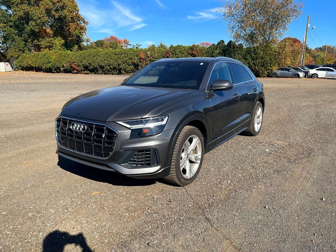 Vue de 2019 AUDI Q8 PREMIUM, angle 1