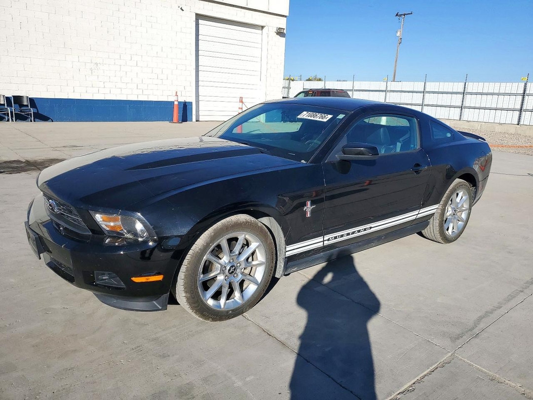 Vista de 2011 FORD MUSTANG, ángulo 1