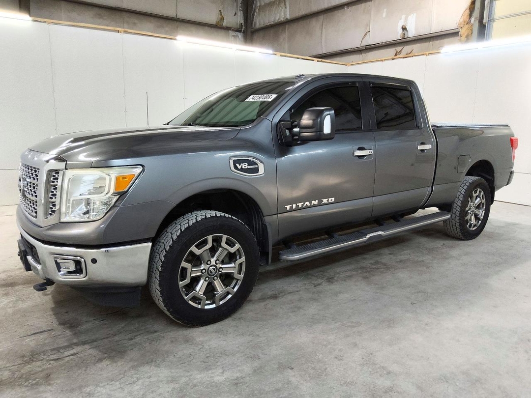 Vue de 2017 NISSAN TITAN XD S, angle 1