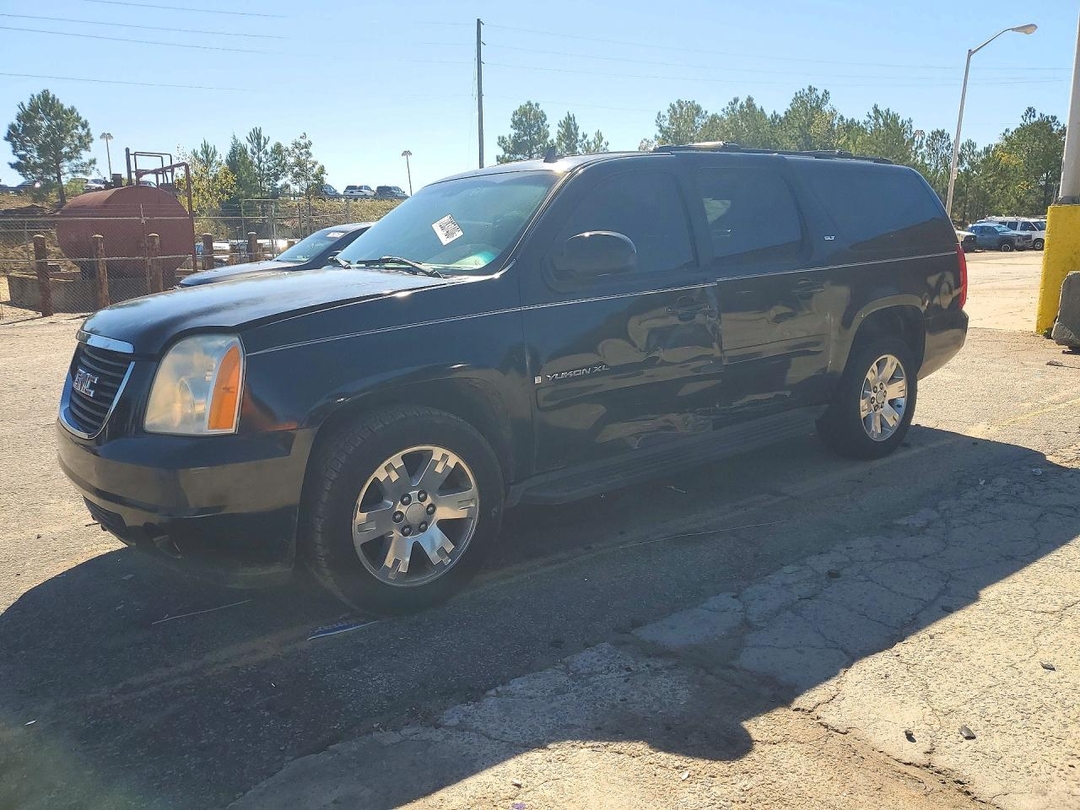 Vue de 2007 GMC YUKON XL C1500, angle 1