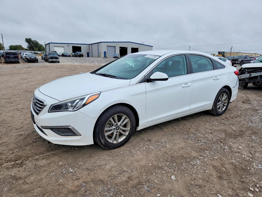 Vue de 2017 HYUNDAI SONATA SE, angle 1
