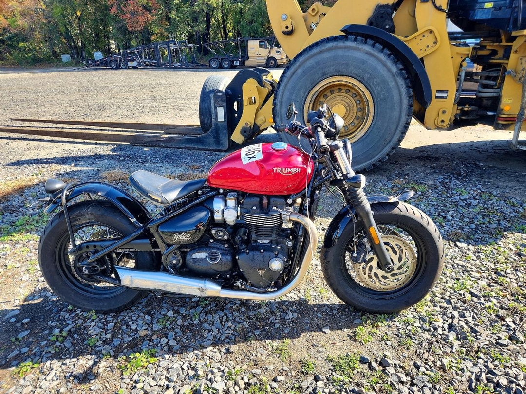 Vue de 2023 TRIUMPH MOTORCYCLE BONNEVILLE BOBBER, angle 1