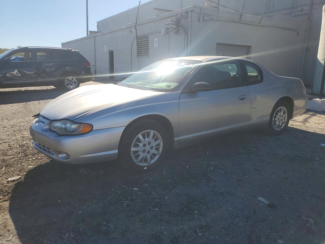 Vue de 2005 CHEVROLET MONTE CARLO LS, angle 1