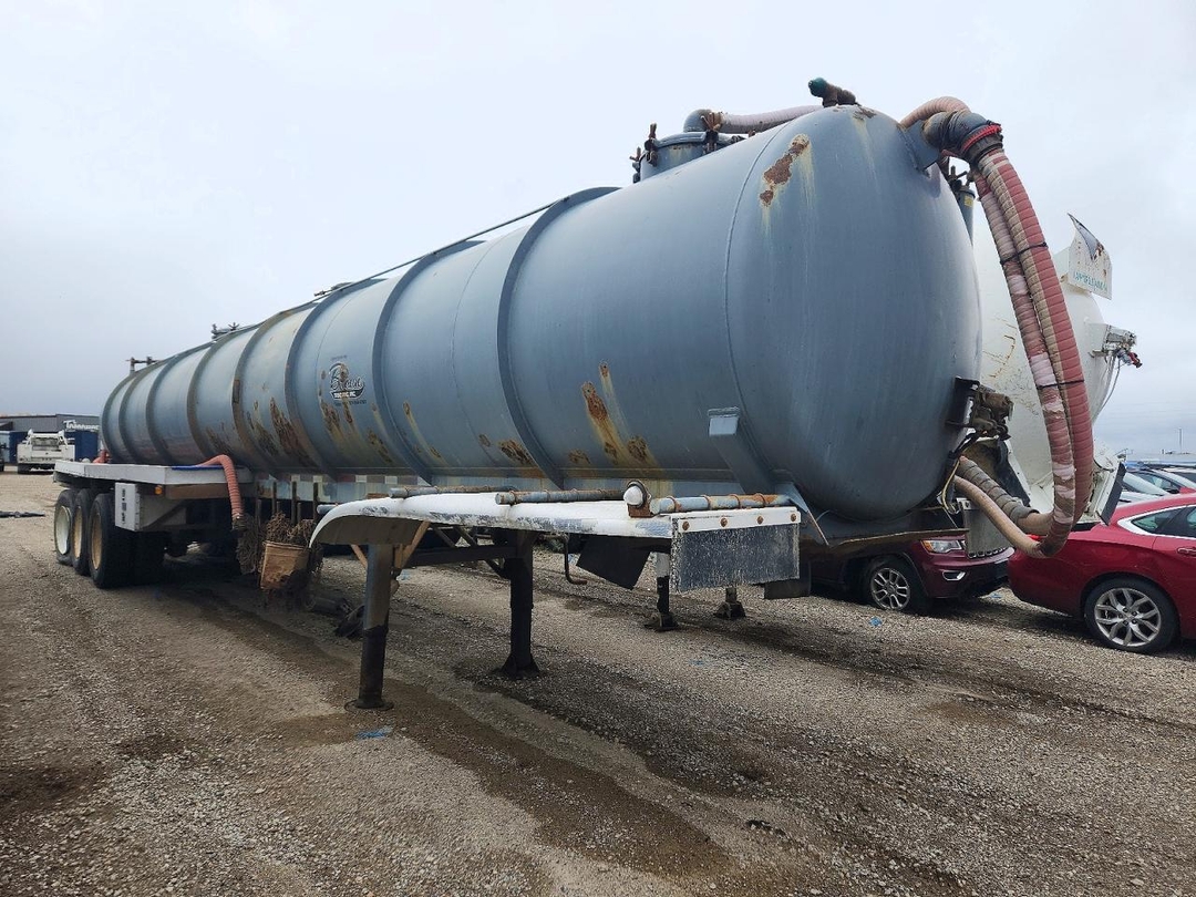 Vue de 2012 UNKNOWN - VACUUM TRAILER, angle 1