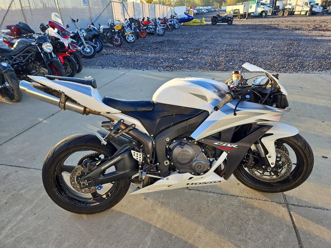 Вид 2007 HONDA CBR600 RR, угол 1