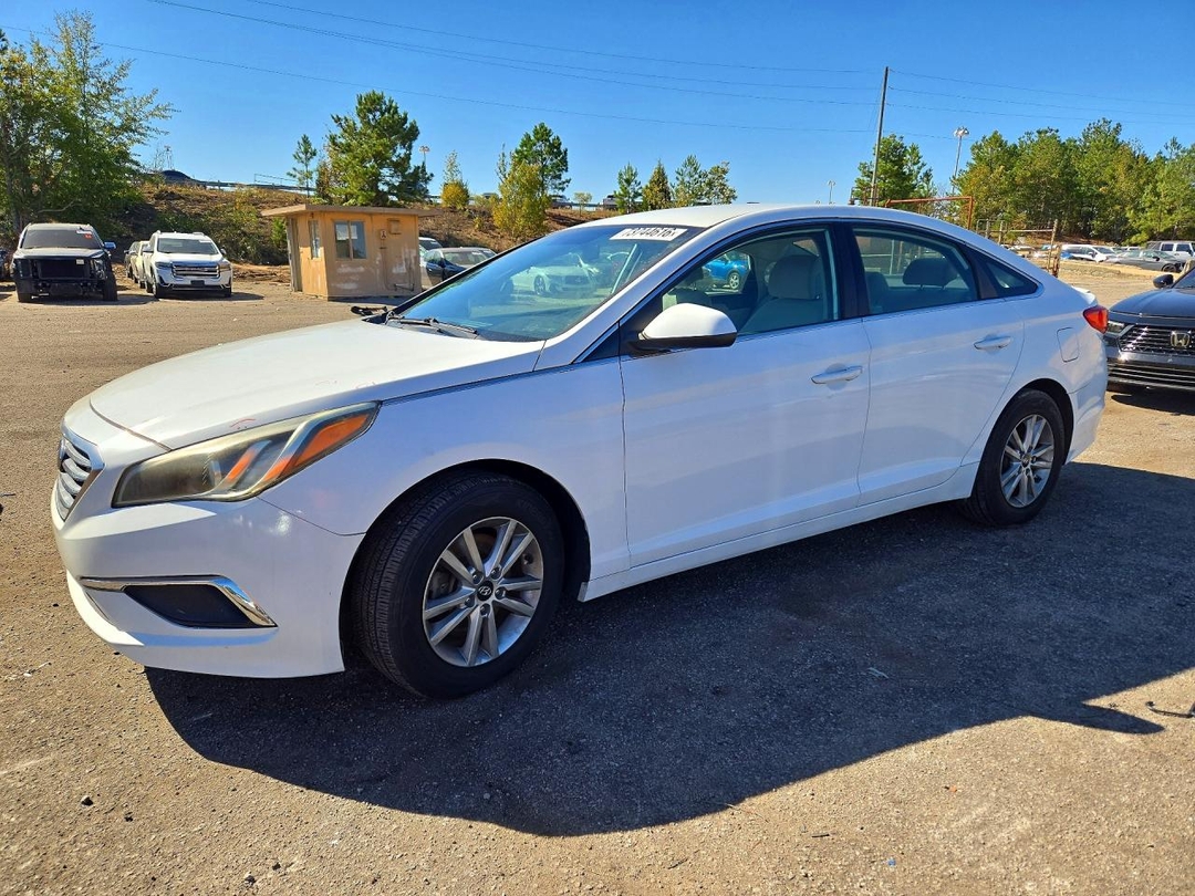 Vue de 2016 HYUNDAI SONATA SE, angle 1