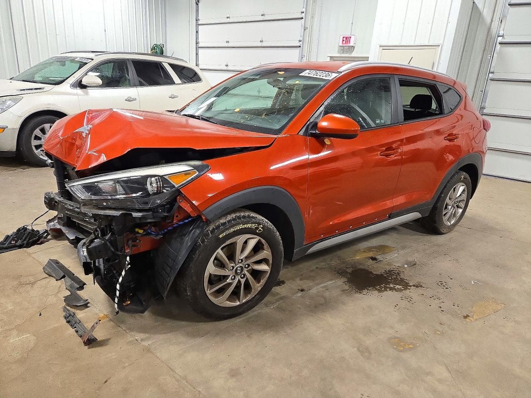 2017 HYUNDAI TUCSON SE view, angle 1