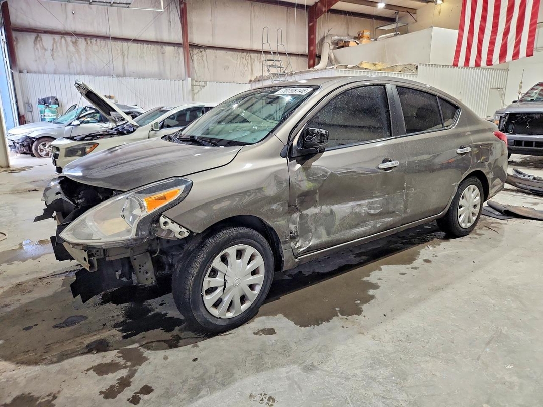 منظر 2016 NISSAN VERSA 1.6 SV، زاوية 1