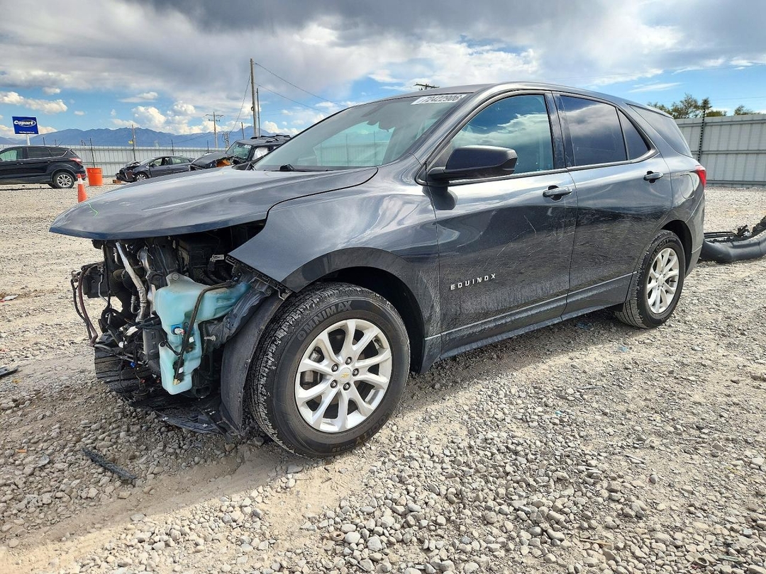 Вид 2018 CHEVROLET EQUINOX LS, угол 1