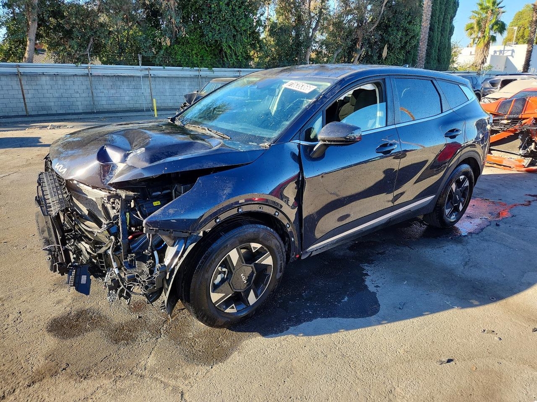 Вид 2026 KIA SPORTAGE LX, угол 1