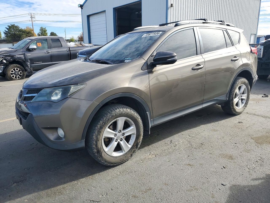 Vista de 2014 TOYOTA RAV4 XLE, ángulo 1
