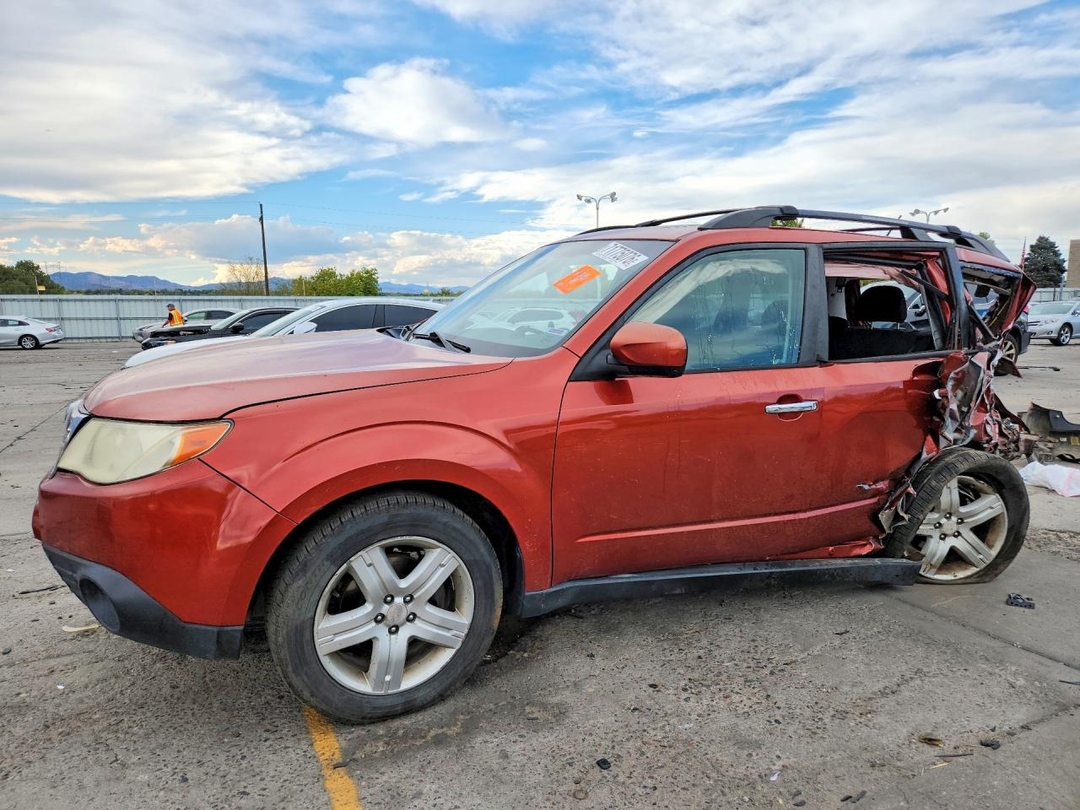 Vue de 2010 SUBARU FORESTER 2.5X PREMIUM, angle 1